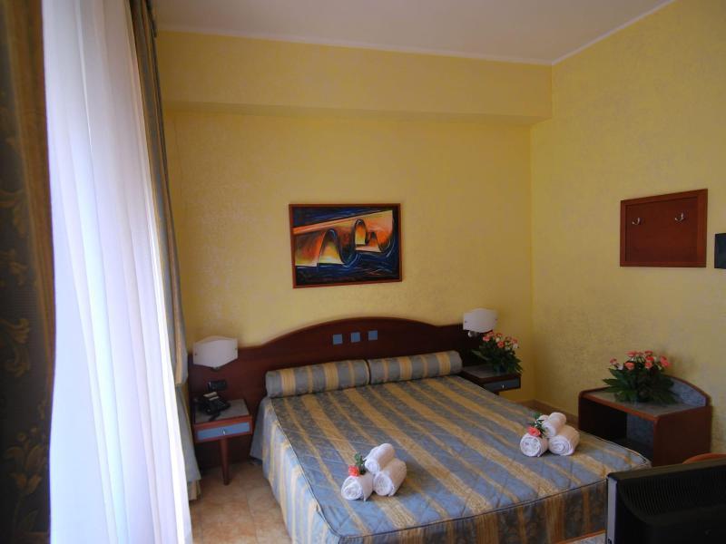 Hotel San Giuseppe - Cityhotel Катандзаро Екстериор снимка