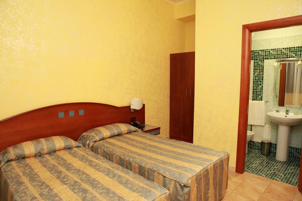 Hotel San Giuseppe - Cityhotel Катандзаро Екстериор снимка