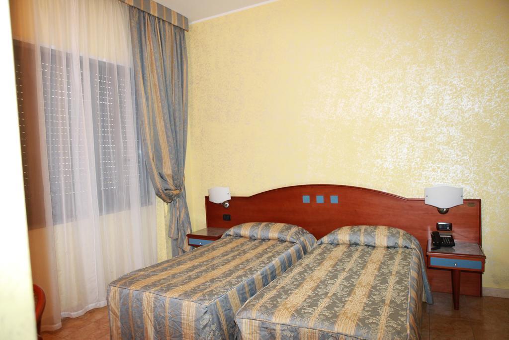 Hotel San Giuseppe - Cityhotel Катандзаро Стая снимка