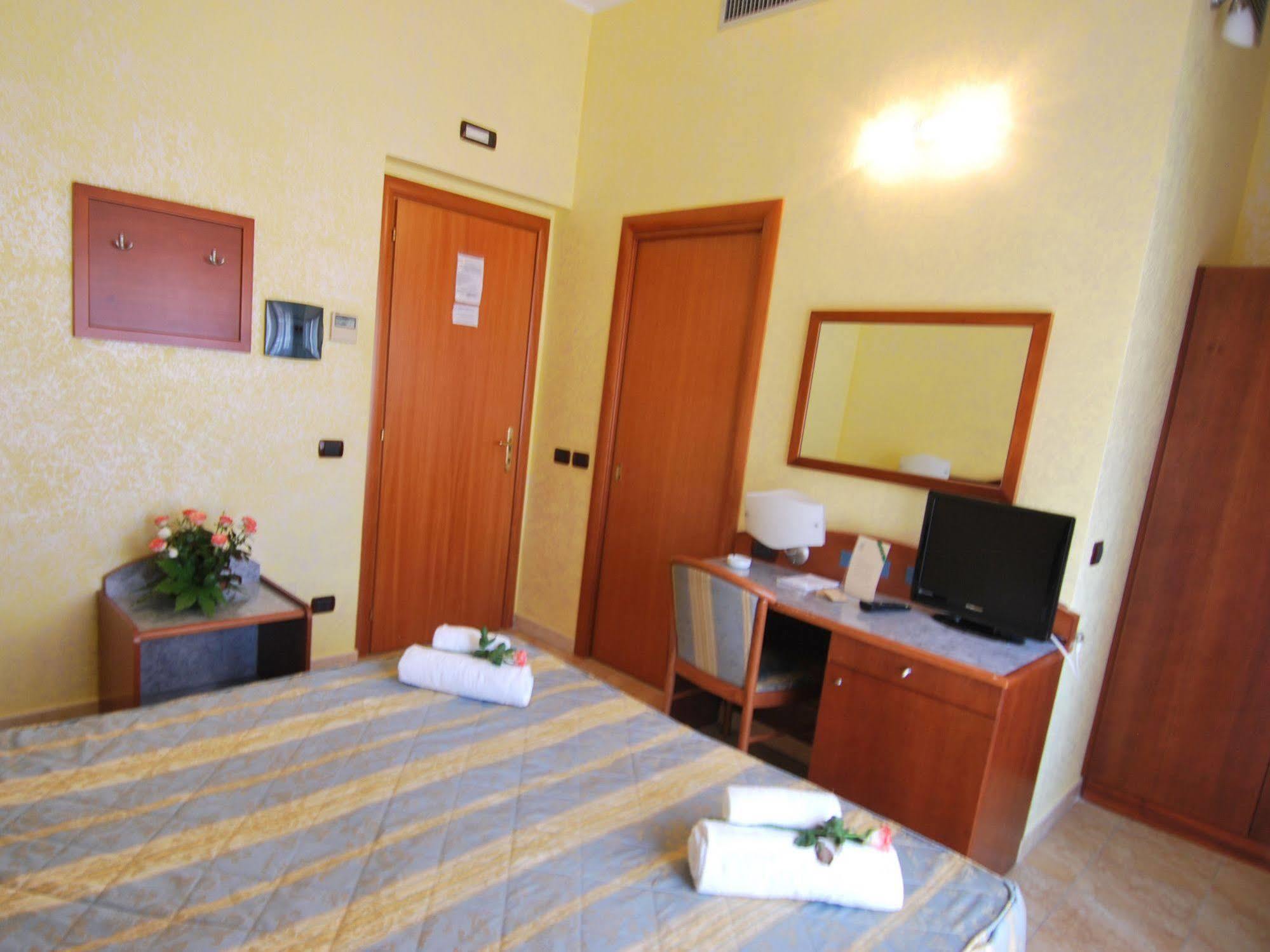 Hotel San Giuseppe - Cityhotel Катандзаро Екстериор снимка